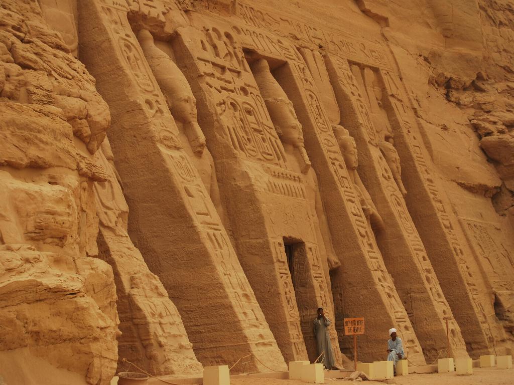 Reminiscencias Egipcias: TEMPLO DE NEFERTARI