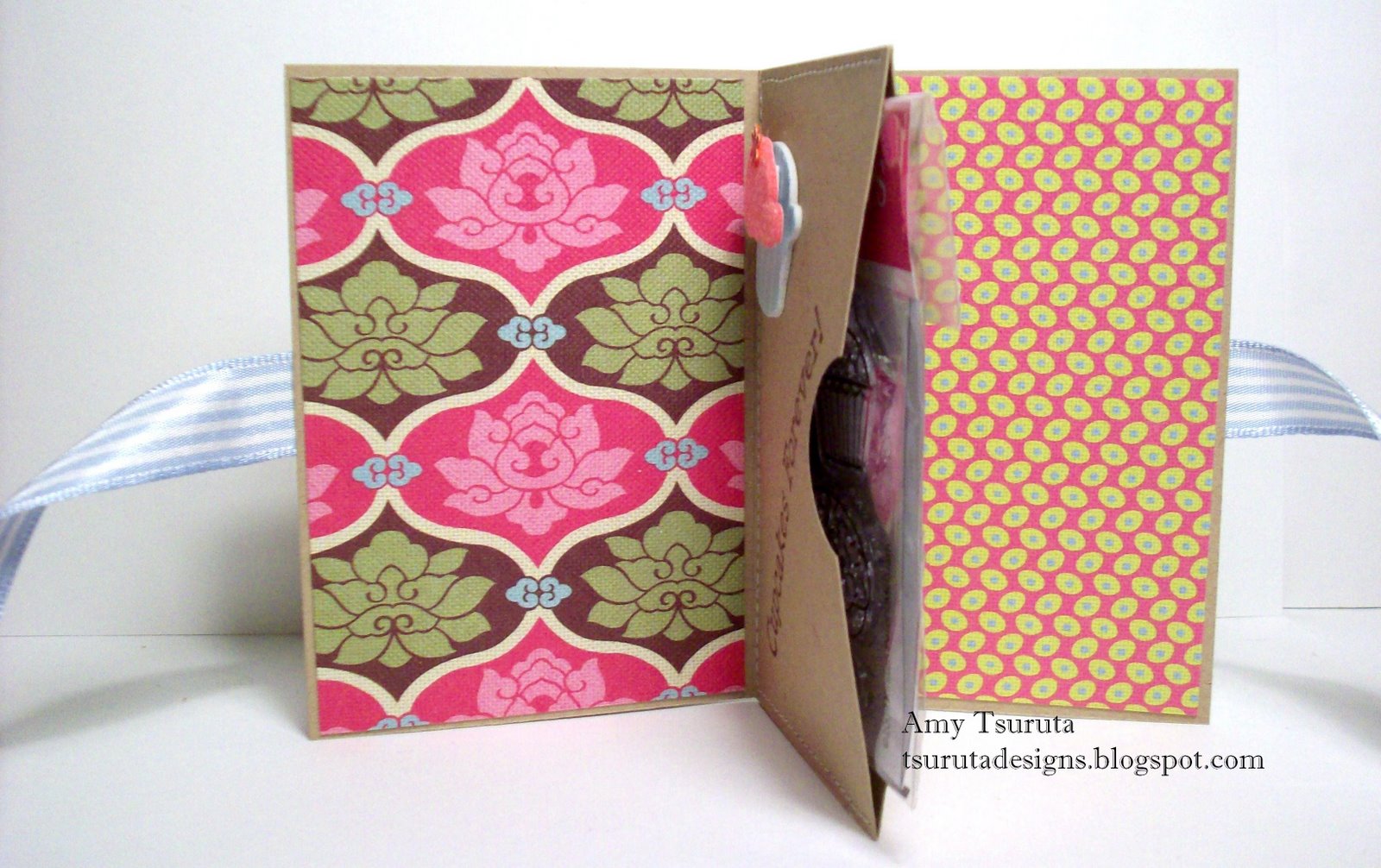 [gift+card+holder+with+a+twist+4.JPG]