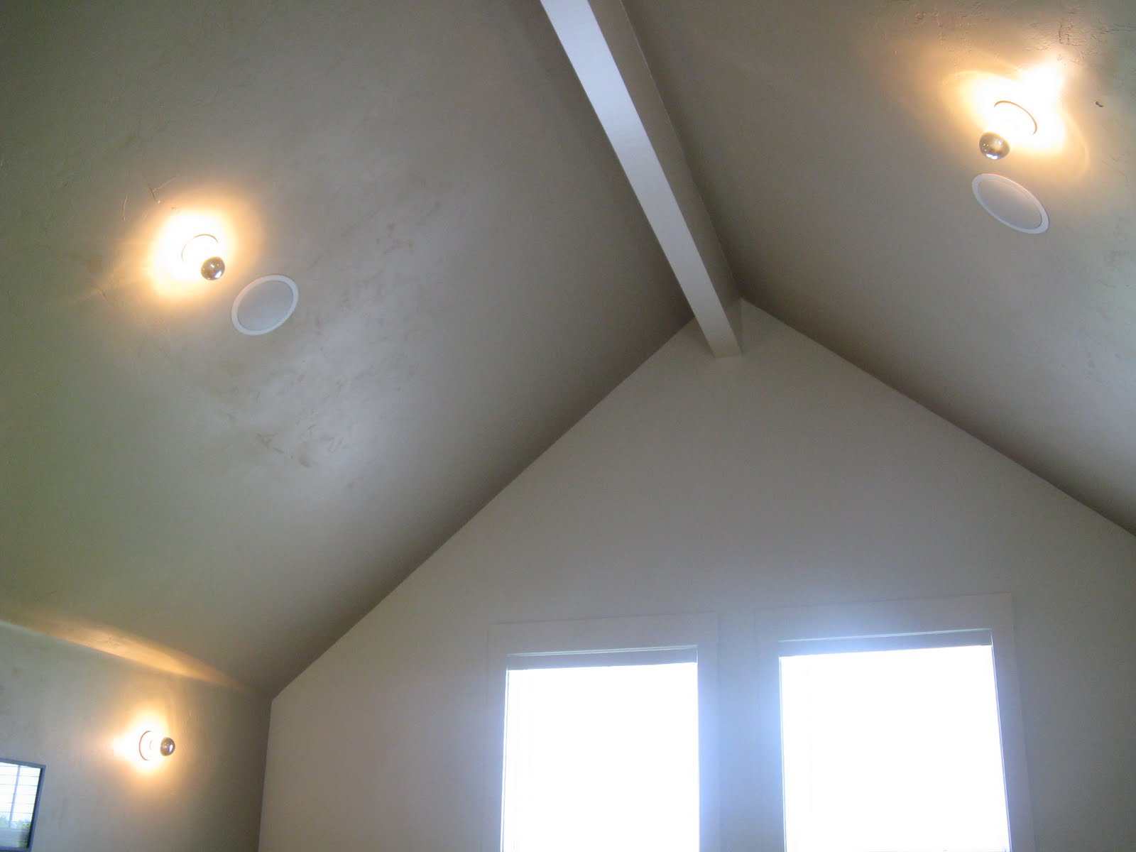 Keyless light fixtures