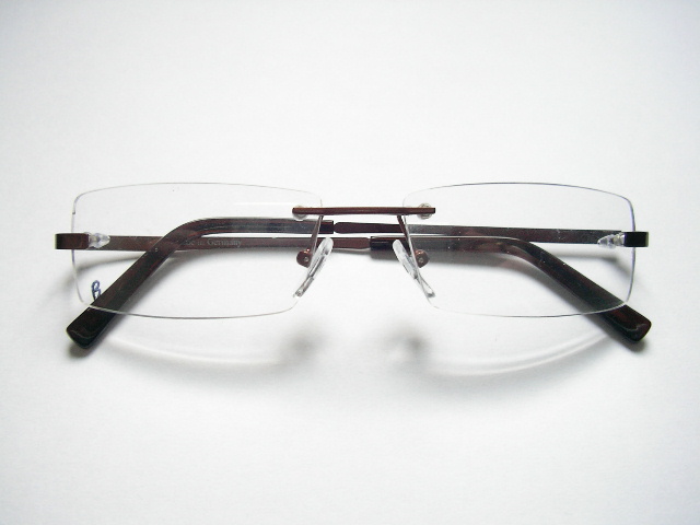 NGEBLOG BARENG MI 1 Kacamata  Dengan Lensa Anti Radiasi