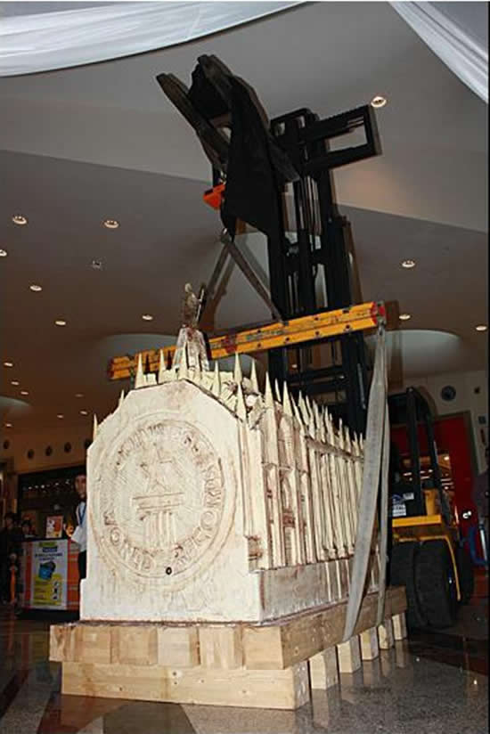 Amaze Pics & Vids World’s Largest Chocolate Sculpture Amazing Photos...