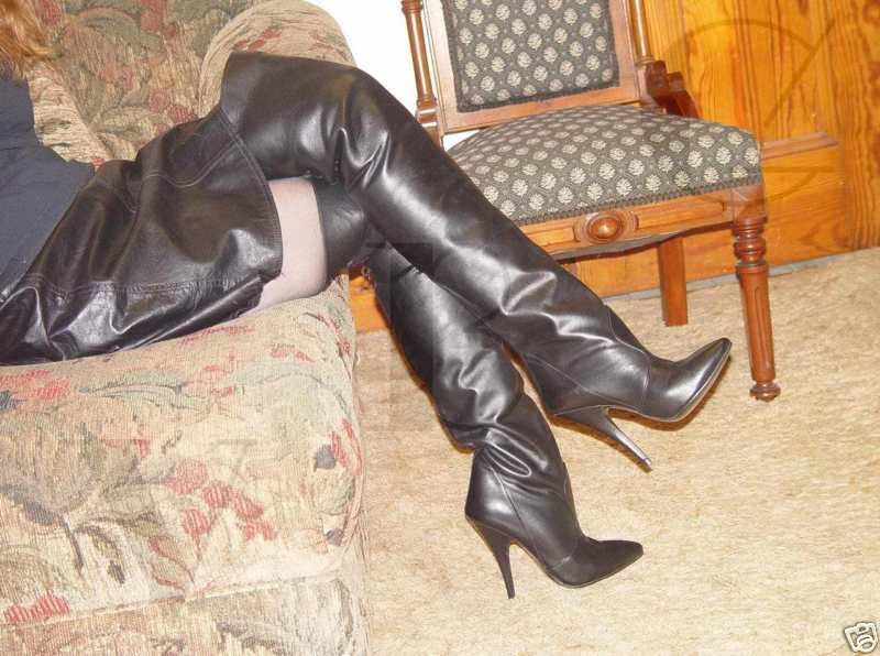 eBay Leather: Vintage thigh boots and very nice modeling