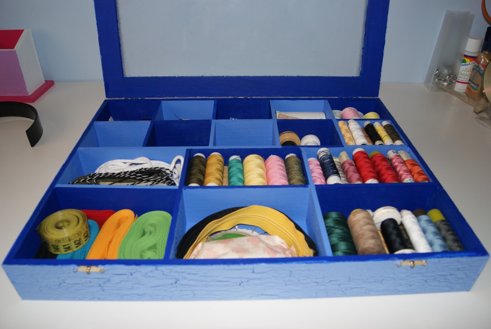 La Ventana de Cris: COSTURERO DE MADERA