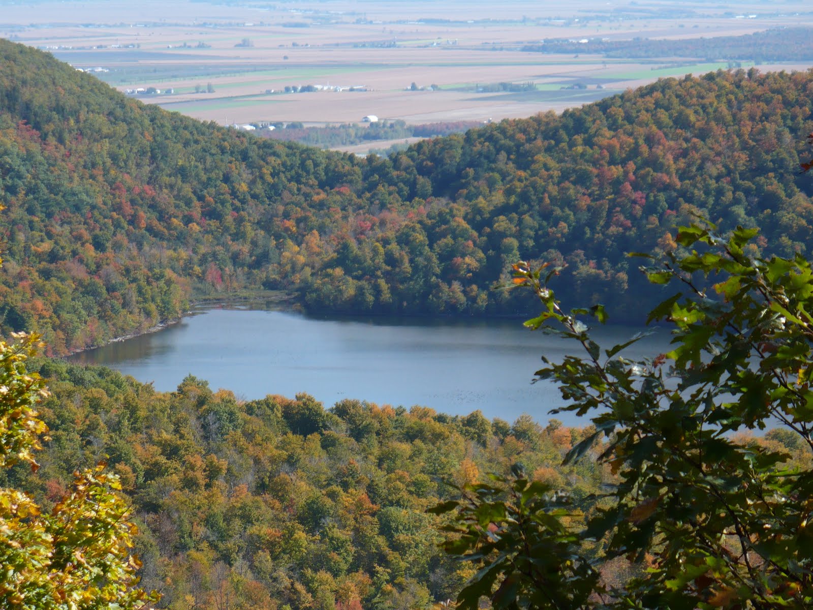 Lac+Hertel,+Mont+StHilaire,+Oct.+07.JPG (image)