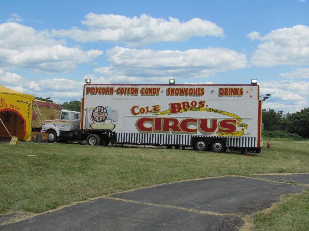 THE BALLOON MAN COLE BROS CIRCUS 2010, ORANGE COUNTY FAIRGROUNDS, MIDDLETOWN, NY (STEVE KEELER)
