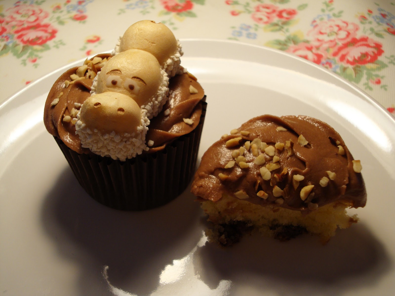 Chop&amp;#39;s Cakes Blog: Happy Hippo Cupcakes
