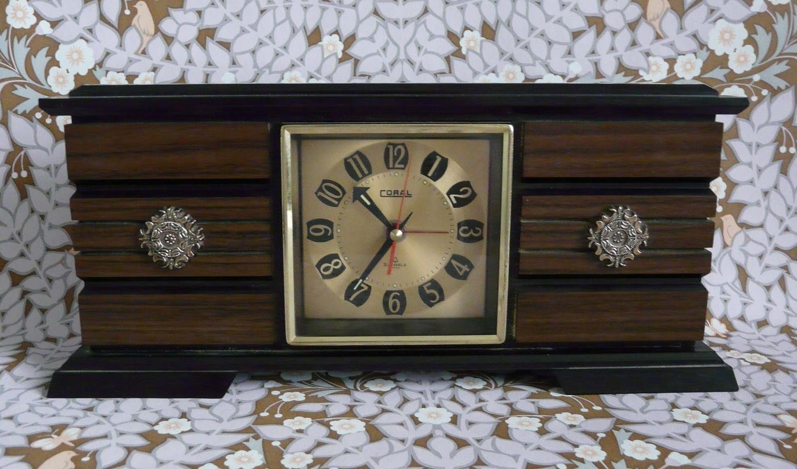 WHITE HORSE Vintage Clocks