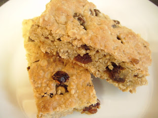 We Don't Eat Anything With A Face: Oat and Raisin Traybake