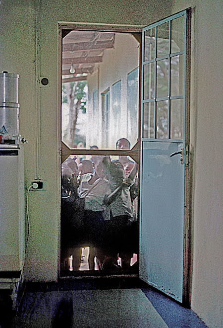 kids at kitchen door - Kenema