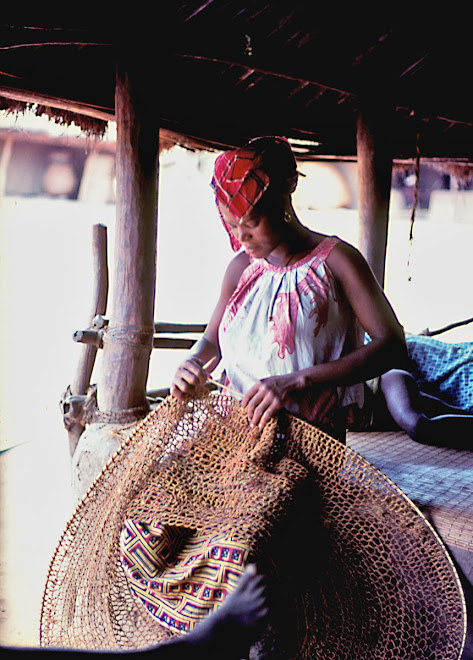 making fishing net at Sokurella (near Bintimani)