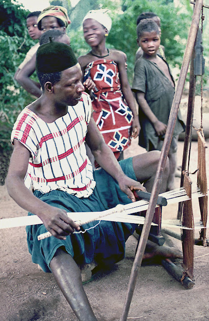 Kuranko weaver at Sokurella (near Bintimani)