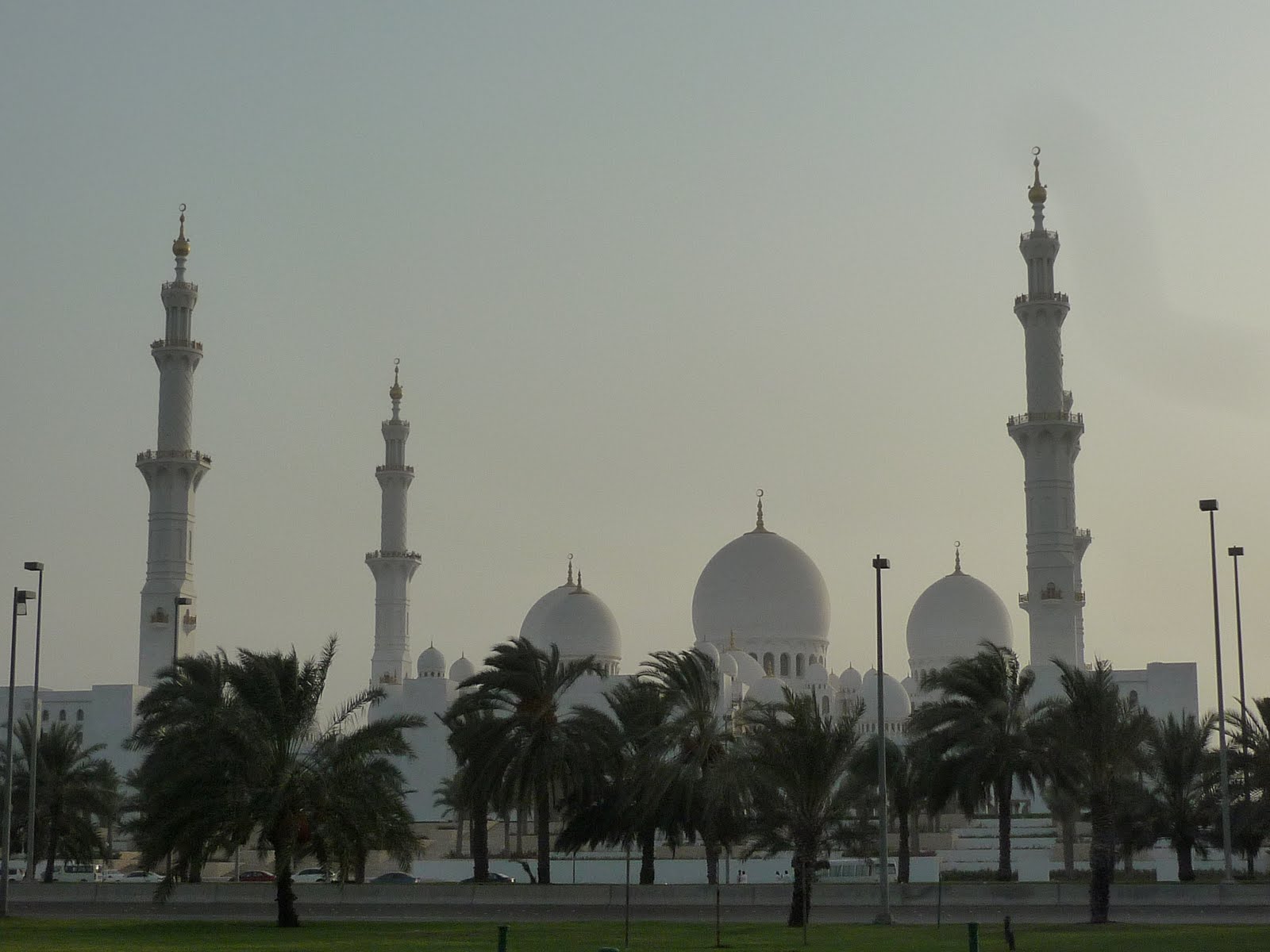 journeys-far-and-wide-sheikh-zayed-mosque