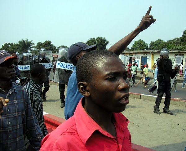 [Congo-Journalists-N-Colombant-Foreign-Journalists-Often-Face-Wrath-of-Mobs.JPG]
