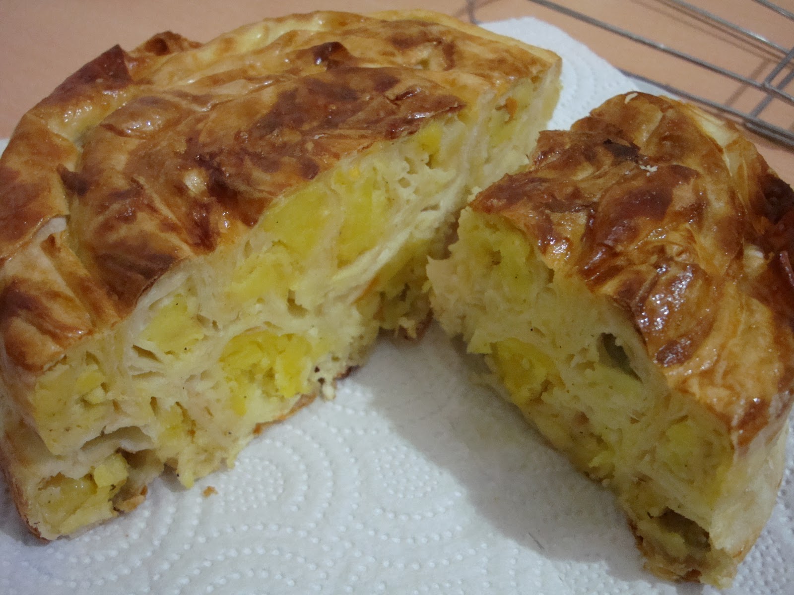 PATATES VE BEZELYELİ BÖREK