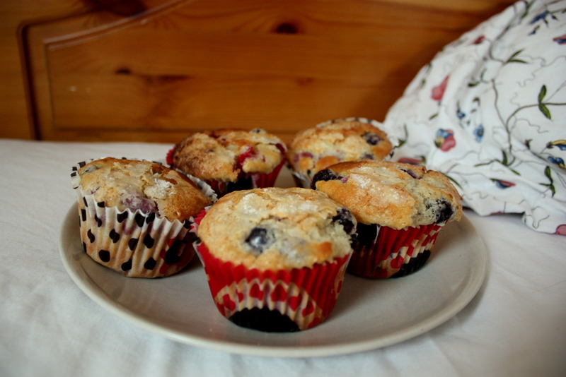 get into this kitchen, now! raspberryblueberry muffins