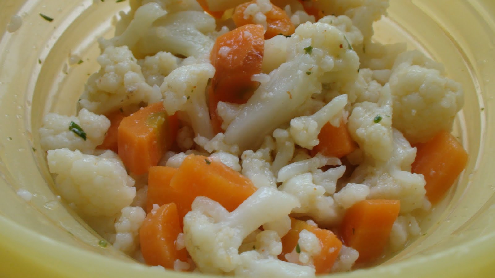 Gusto &amp; Aroma: Scharfer marokkanischer Blumenkohlsalat mit Karotten