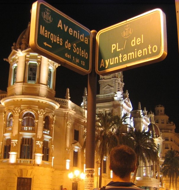 [Guardando_il_municipio.jpg]