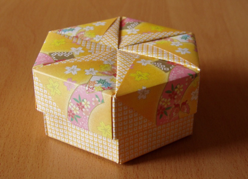 [caixa-hexagonal.jpg]