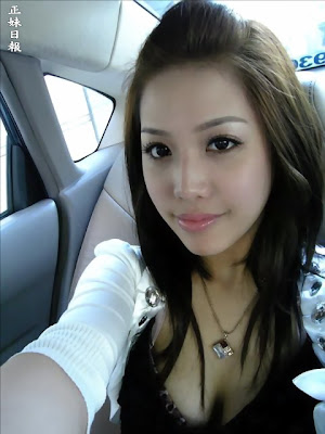 無名正妹甜美低胸照!2團肉球盪來盪去