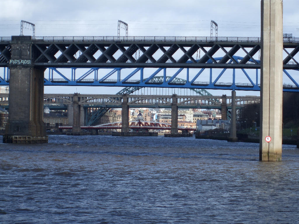 [08-03-07+Tyne+Bridges+(8)r.jpg]