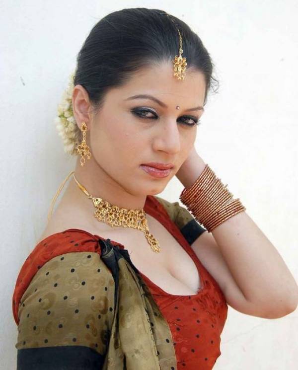 Hot Naked Girl Charu Arora Latest Still Showing Blouse Amp Navels Without Saree Pictures Photoshoot