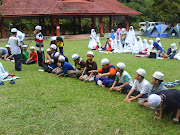 solat zohor di tengah2 padang