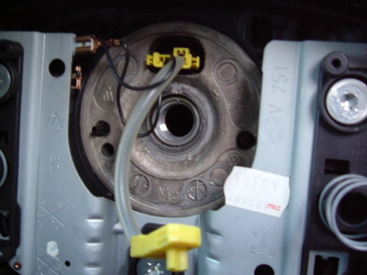 VW Passat B5 Guides Passat B5 Steering Wheel Removal