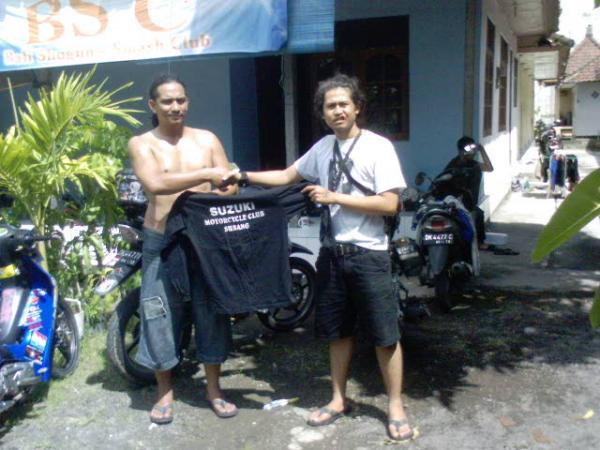 serah terima kaos kebesaran SMC ke BS2C