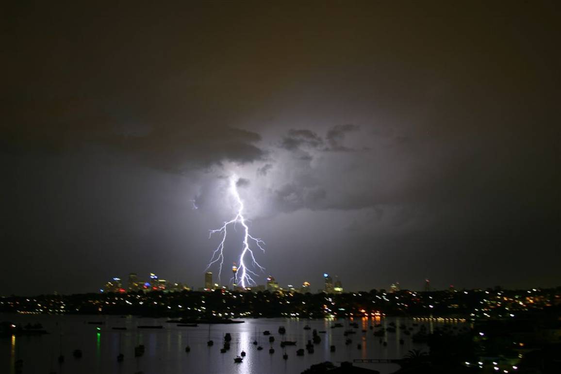[Lightning+in+Sydney.jpg]