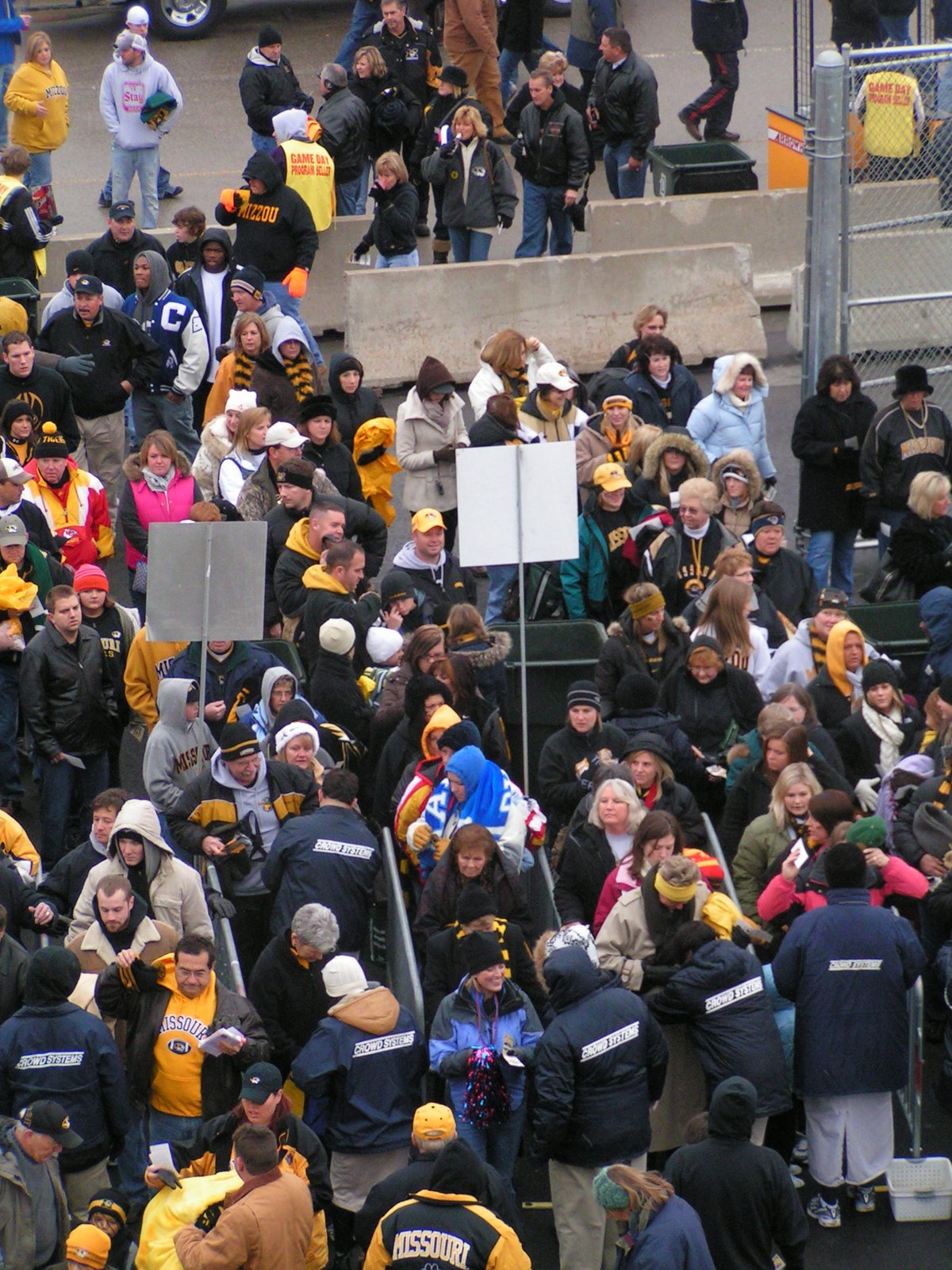 [Thanksgiving-Border+War+081.JPG]