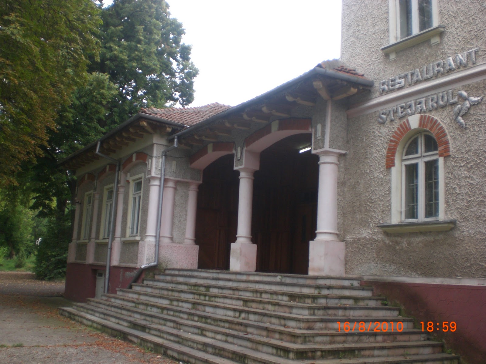 O fotografie... Conacul din Borzesti Bacau