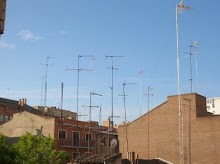 En los tejados de las casas han crecido antenas