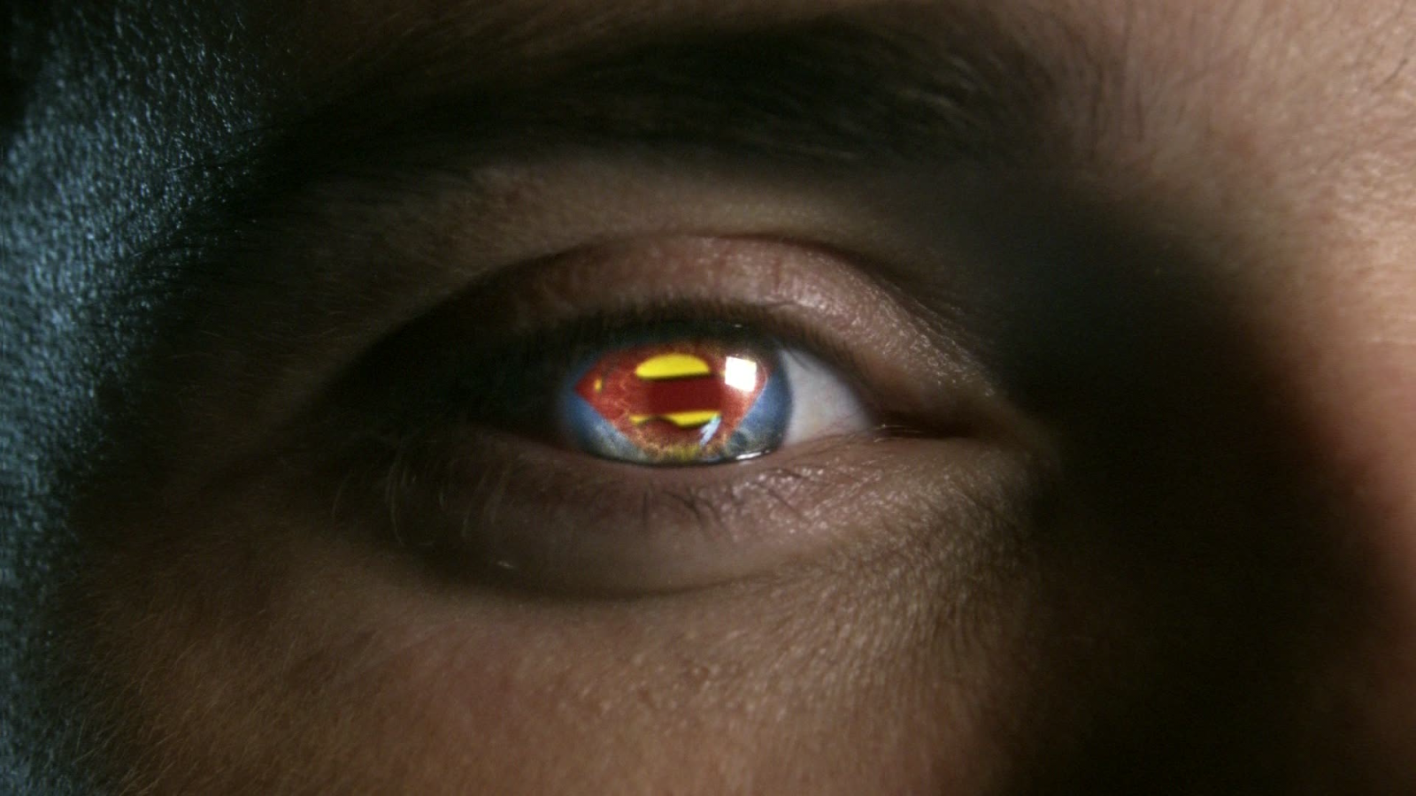 Взгляд от 2 лица. Кларк Кент лазерный взгляд. Кларк Кент Дэйли Плэнет. Глаза Супермена.