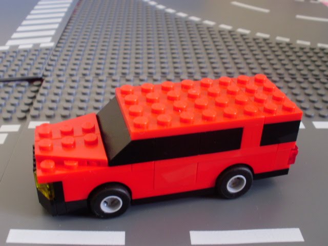 MOC carrinha vermelha feita em LEGO