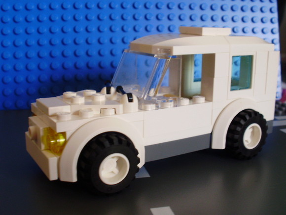 Este MOC é uma carrinha branca feita de LEGO
