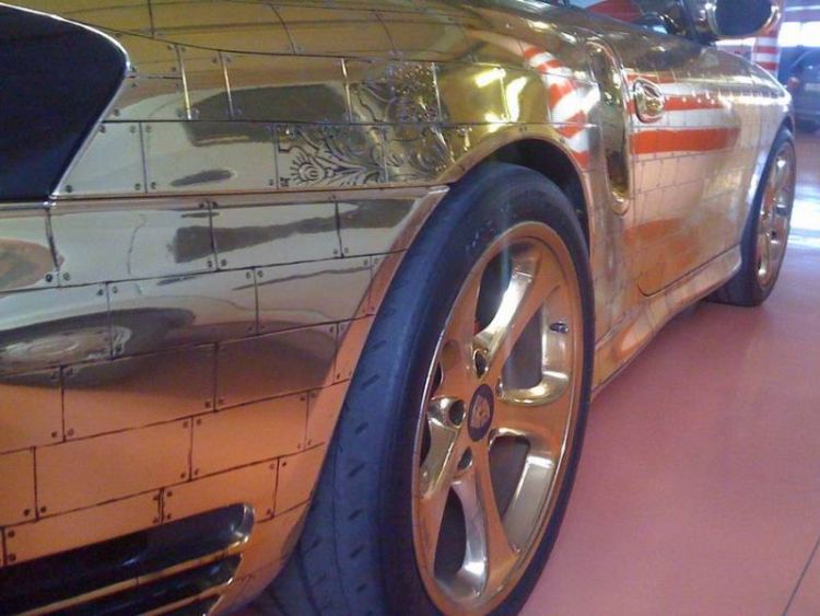 [golden_porsche_10.jpg]