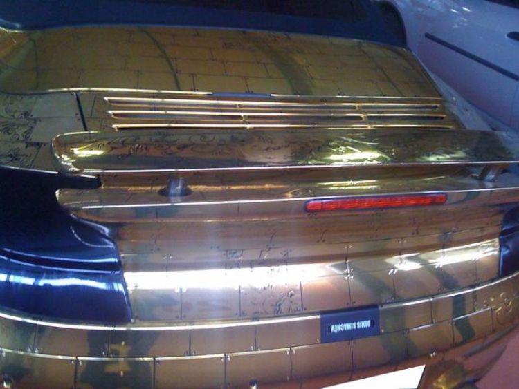 [golden_porsche_06.jpg]