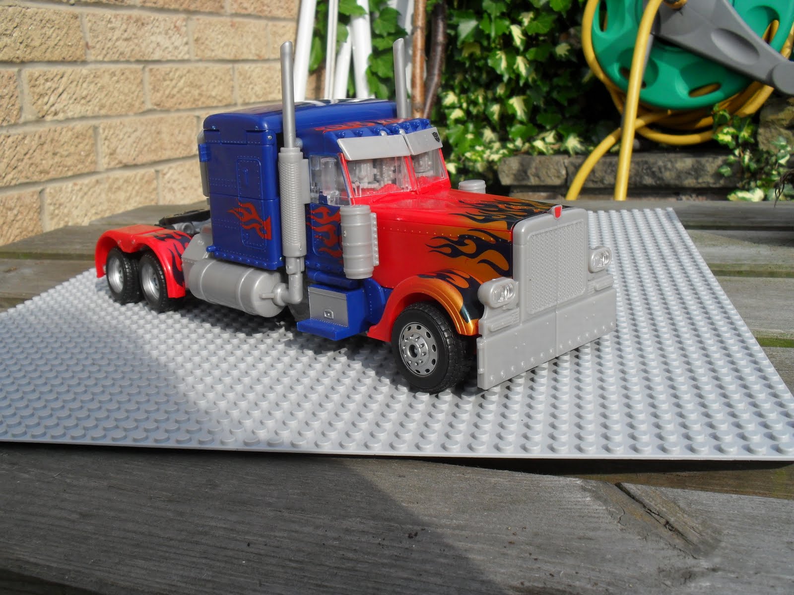 Rancorman's Ramblings: Transformers Leader Optimus Prime Review