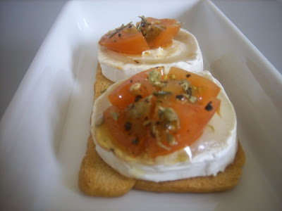 Tosta de queso cabra y tomate cherry