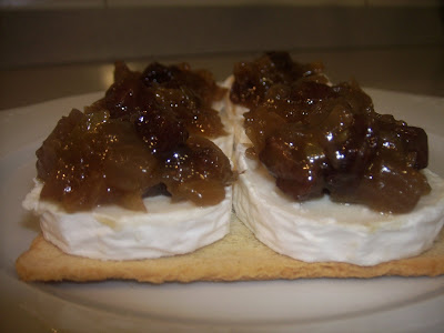 Tosta de queso cabra y cebolla caramelizada