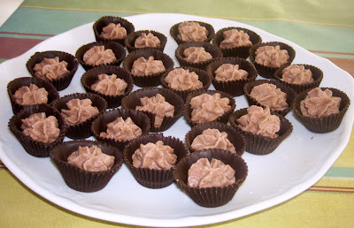 Tazones de chocolate rellenos de trufa
