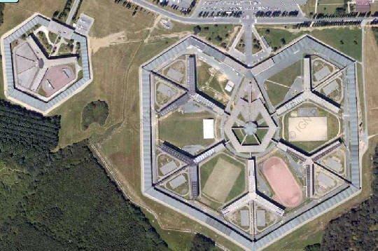 [prison-fleury-merogis-1.jpg]
