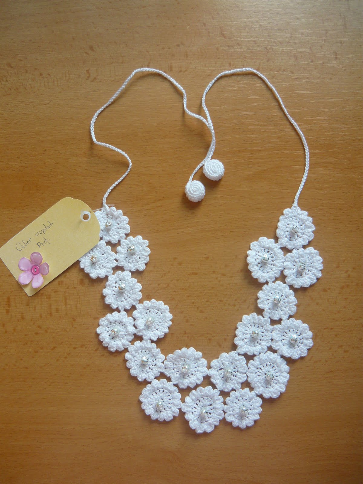 Hainute Colorate...: Coliere crosetate si accesoriu de par...