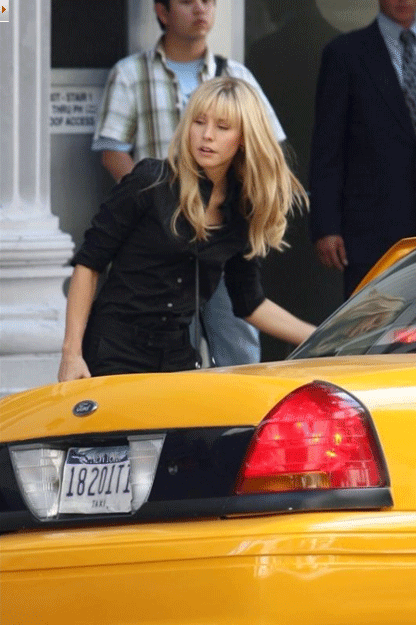 [elle.gif]