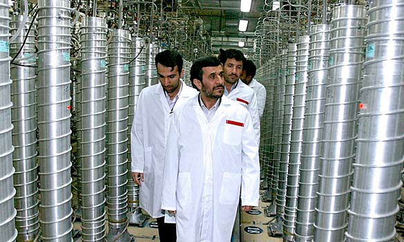 [Ahmadinejad+in+Natanz.jpg]