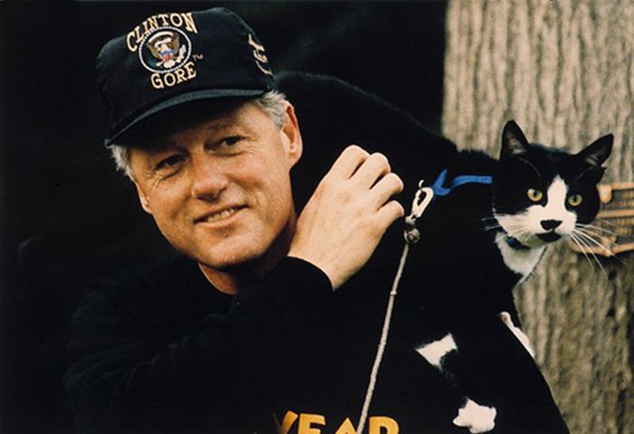 [famous_people_and_their_cats_59.jpg]