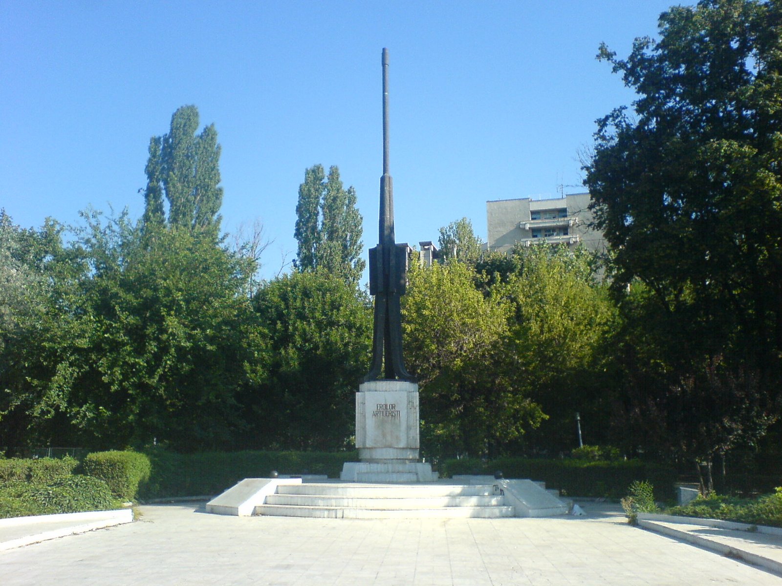 Spitalul Universitar de Urgenta Bucuresti Monumentul Eroilor Artileristi