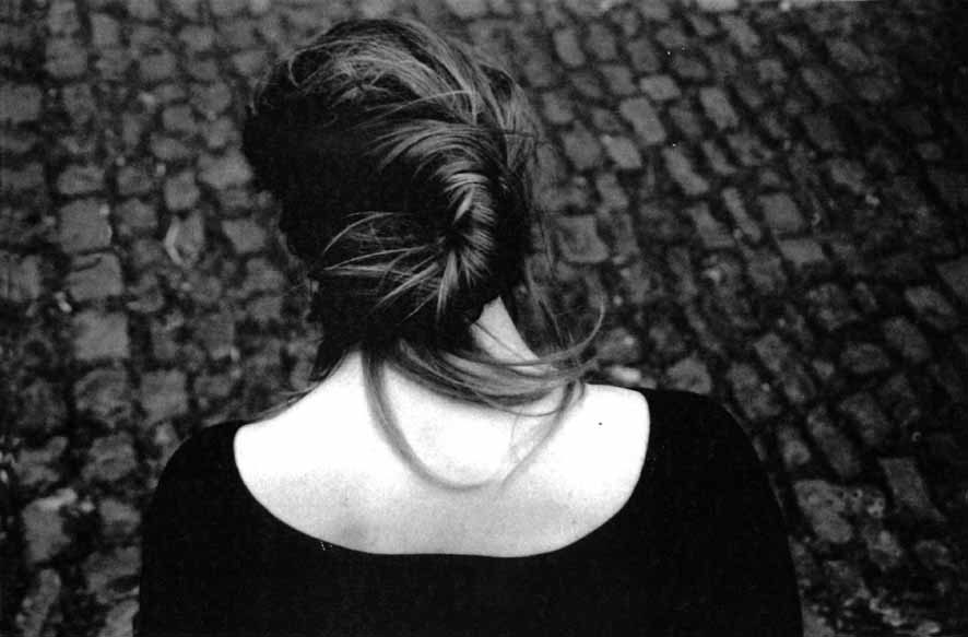 [GnadeMichael-Mujerdeespaldas-.jpg]