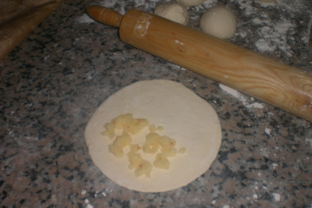 LEZZETLİ ELLER İSTASYONU PUF BÖREĞİ(MAFİŞ kars yöresinin)