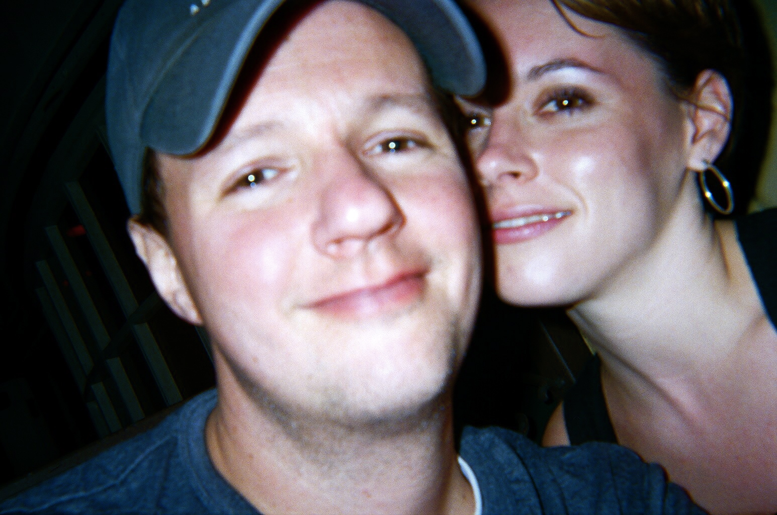 [jayne+looking+at+chez.JPG]